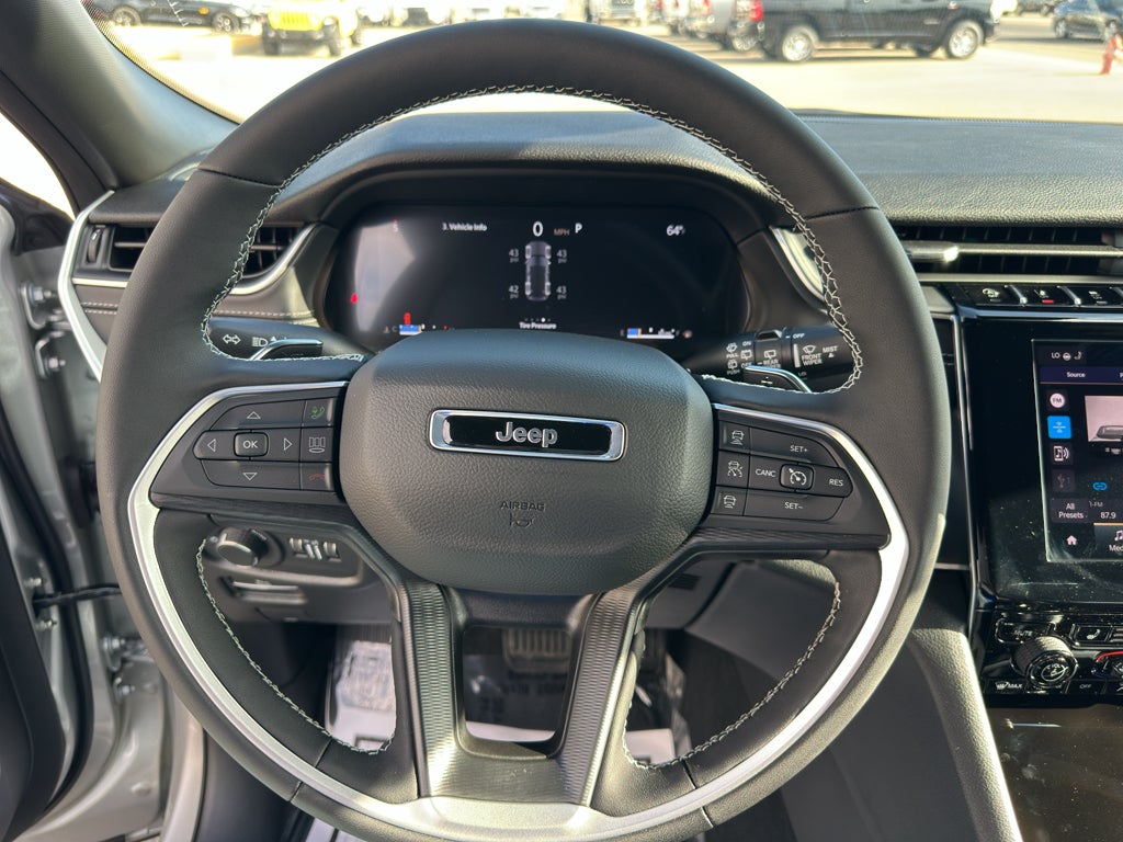 2025 Jeep Grand Cherokee Laredo