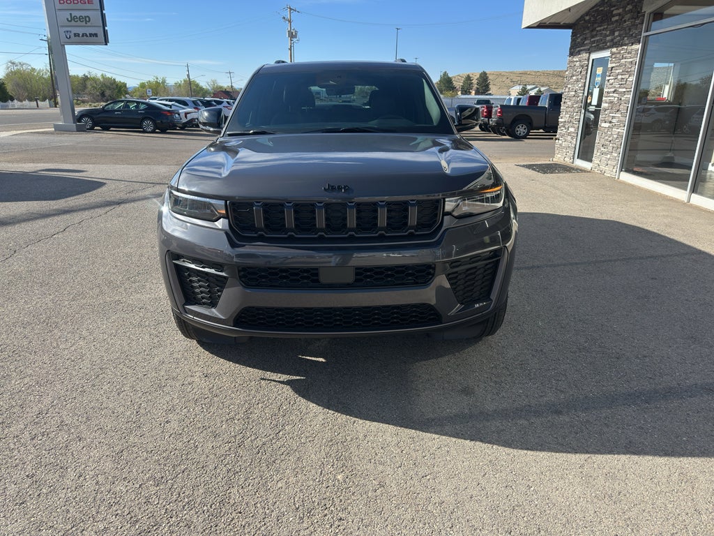 2026 Jeep Grand Cherokee Laredo Altitude