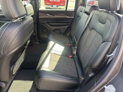2026 Jeep Grand Cherokee Laredo Altitude