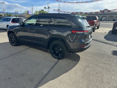 2026 Jeep Grand Cherokee Laredo Altitude