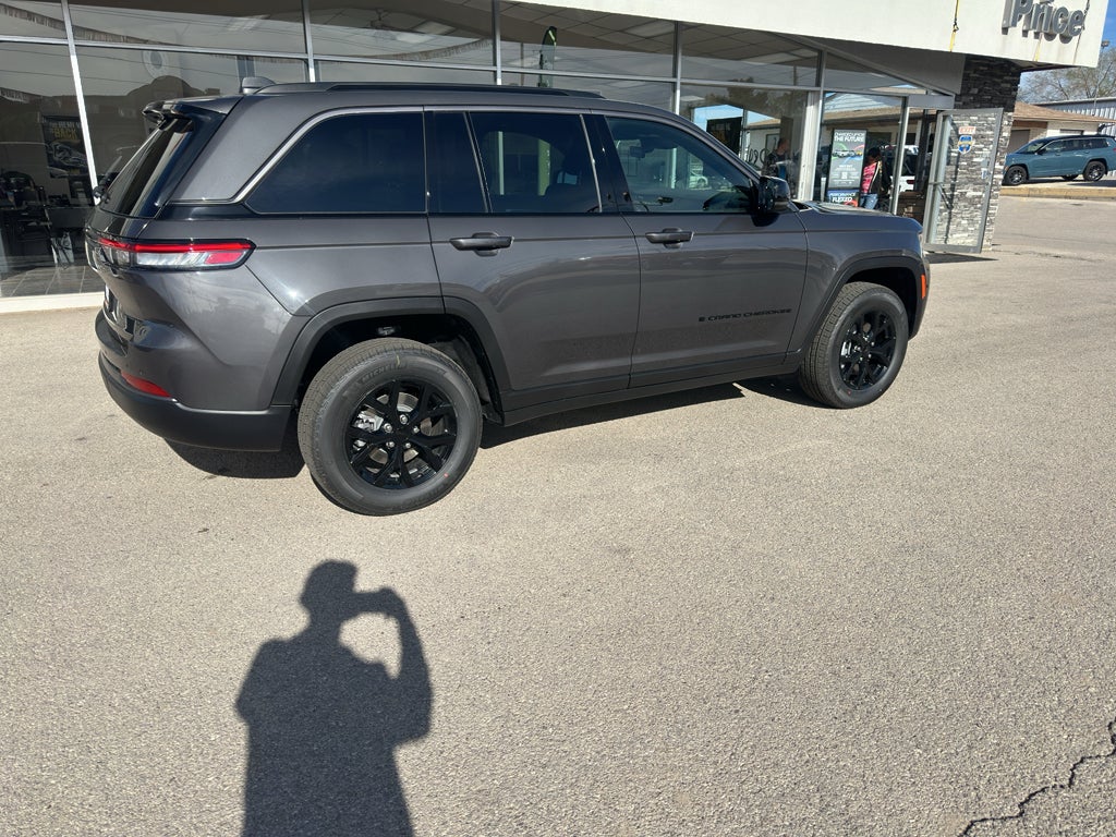 2026 Jeep Grand Cherokee Laredo Altitude