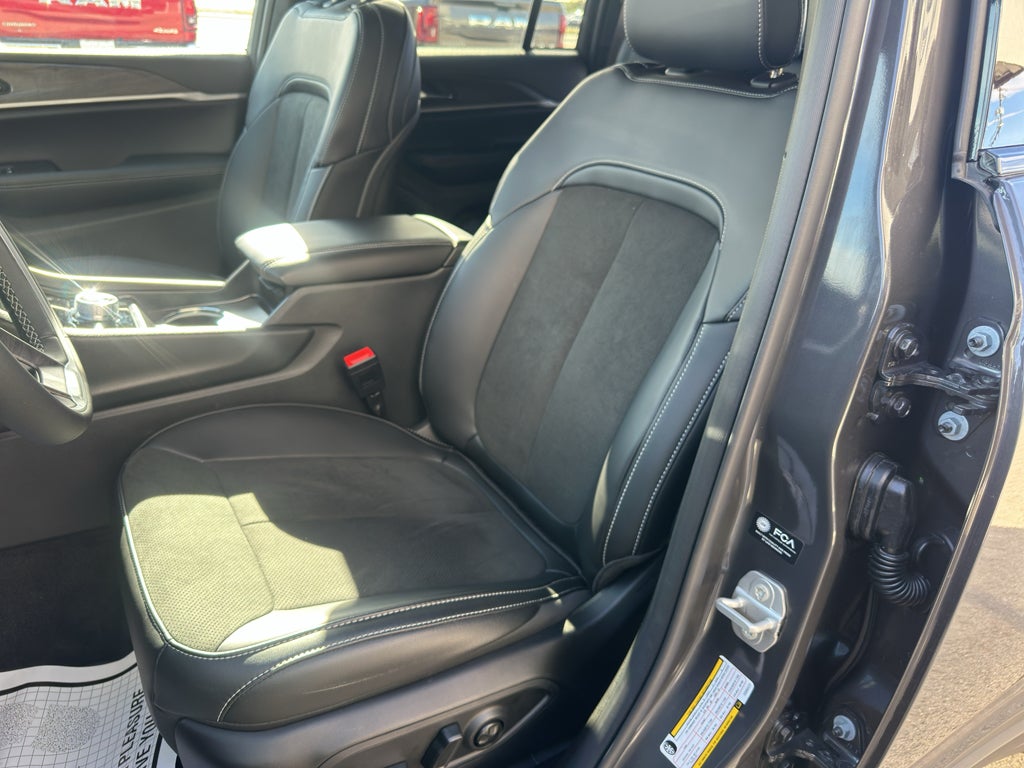 2026 Jeep Grand Cherokee Laredo Altitude