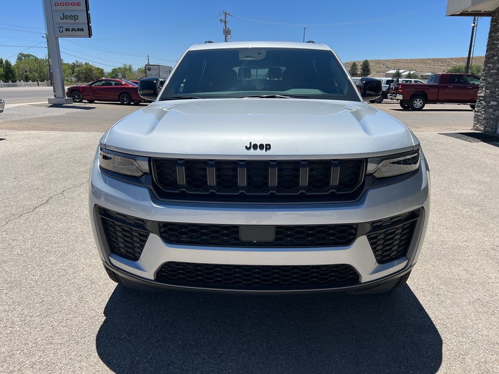 2026 Jeep Grand Cherokee Laredo Altitude