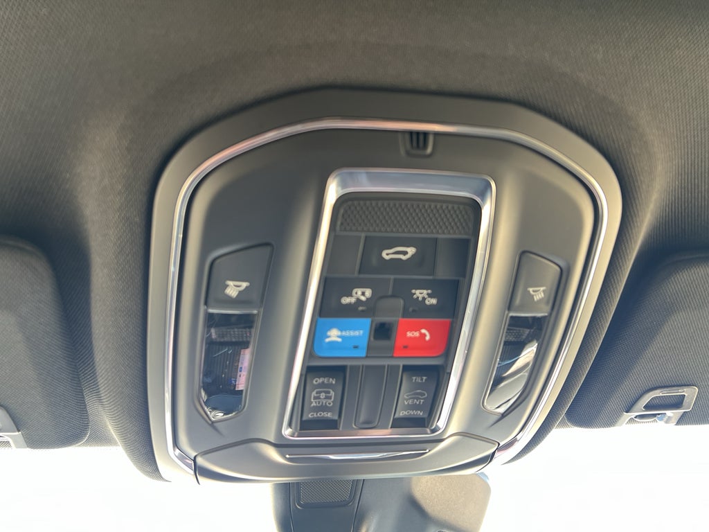 2026 Jeep Grand Cherokee Laredo Altitude