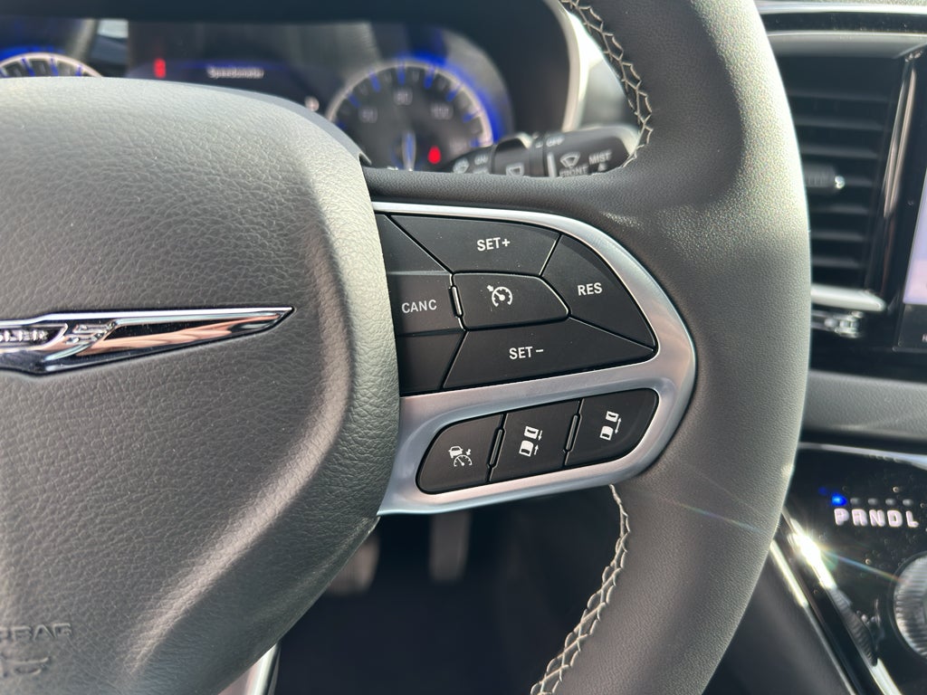 2025 Chrysler Voyager LX