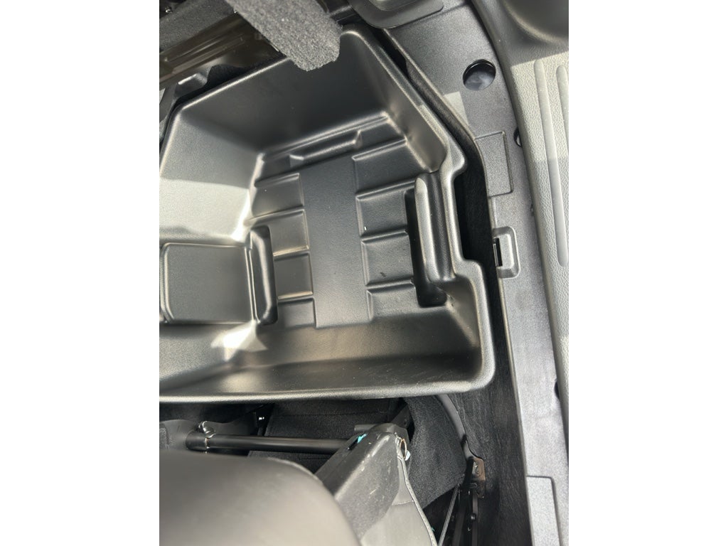 2025 Chrysler Voyager LX