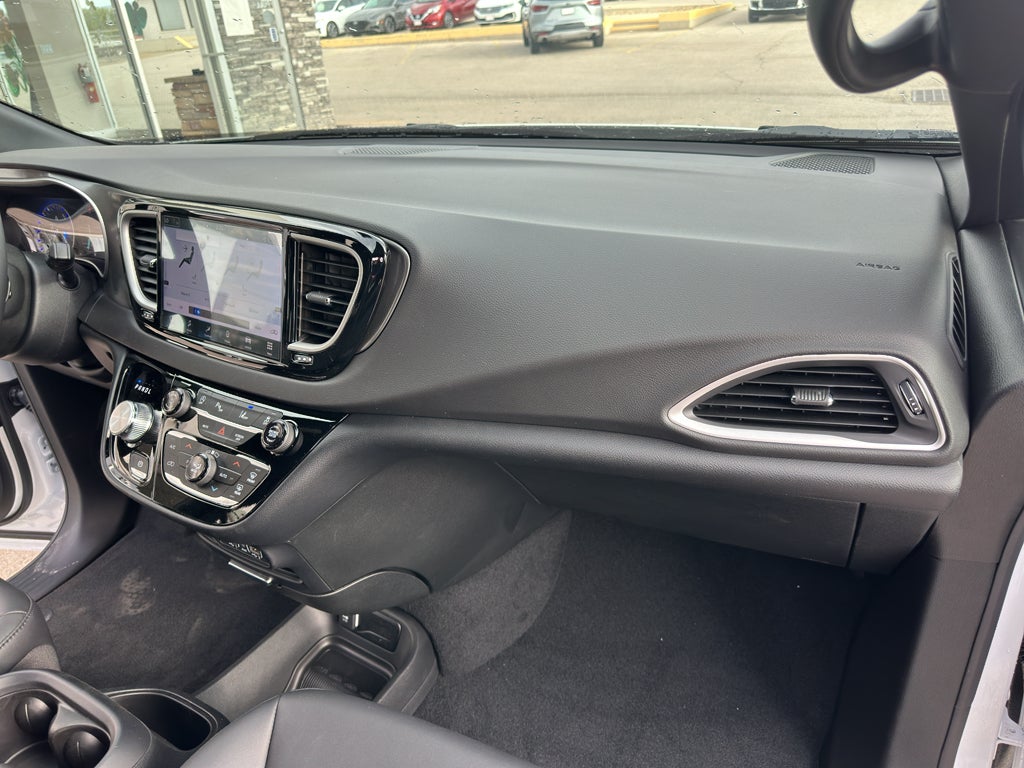 2025 Chrysler Voyager LX