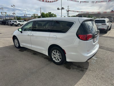 2025 Chrysler Voyager LX