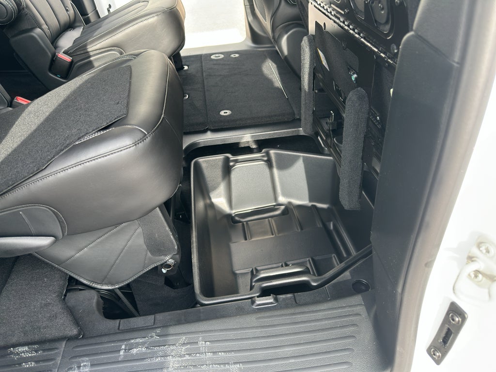 2025 Chrysler Voyager LX