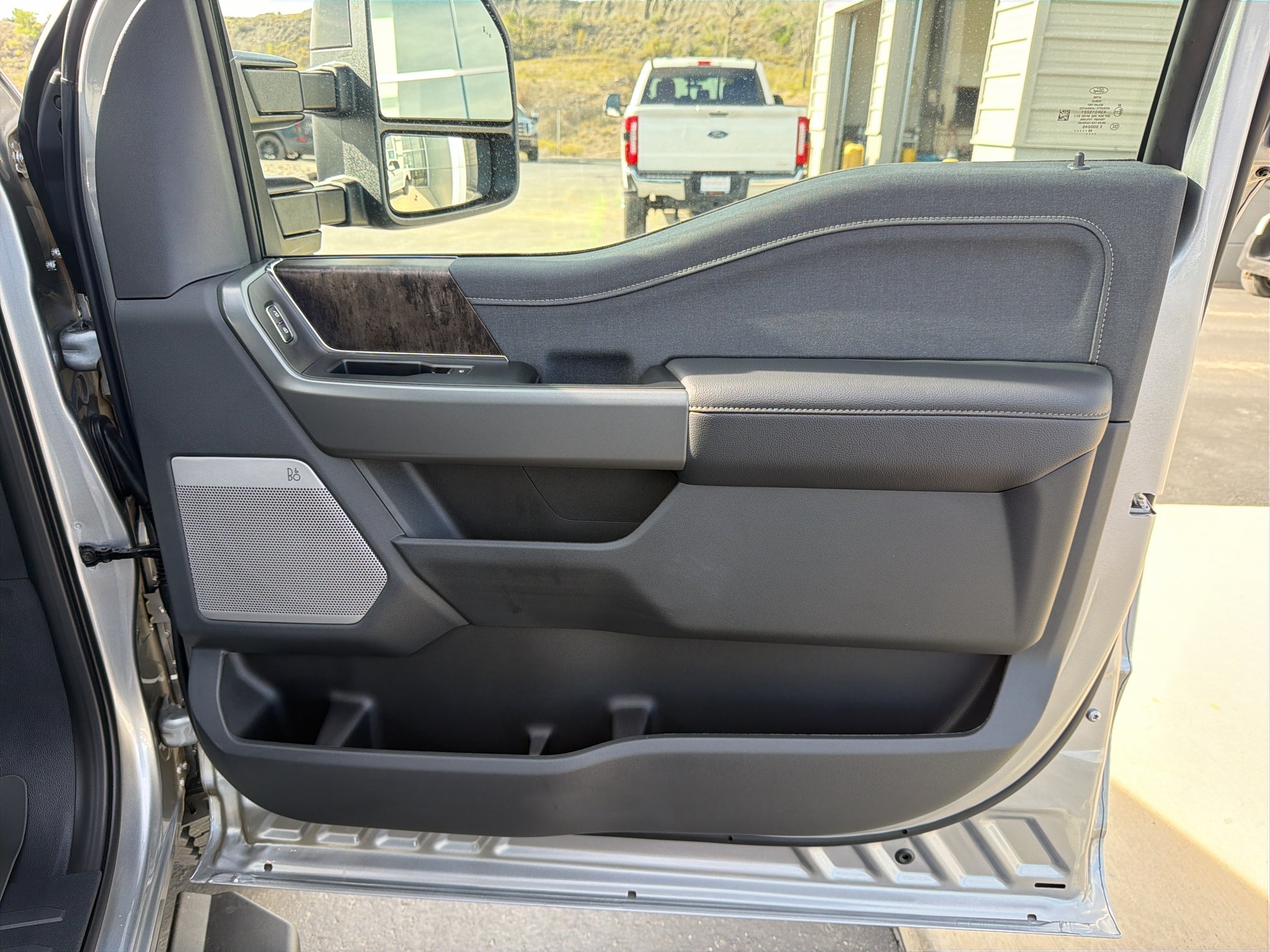 2027 Ford F-350 F-350® Lariat®