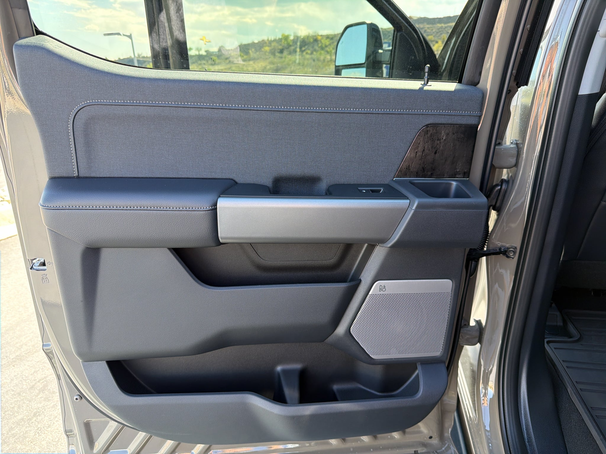 2027 Ford F-350 F-350® Lariat®