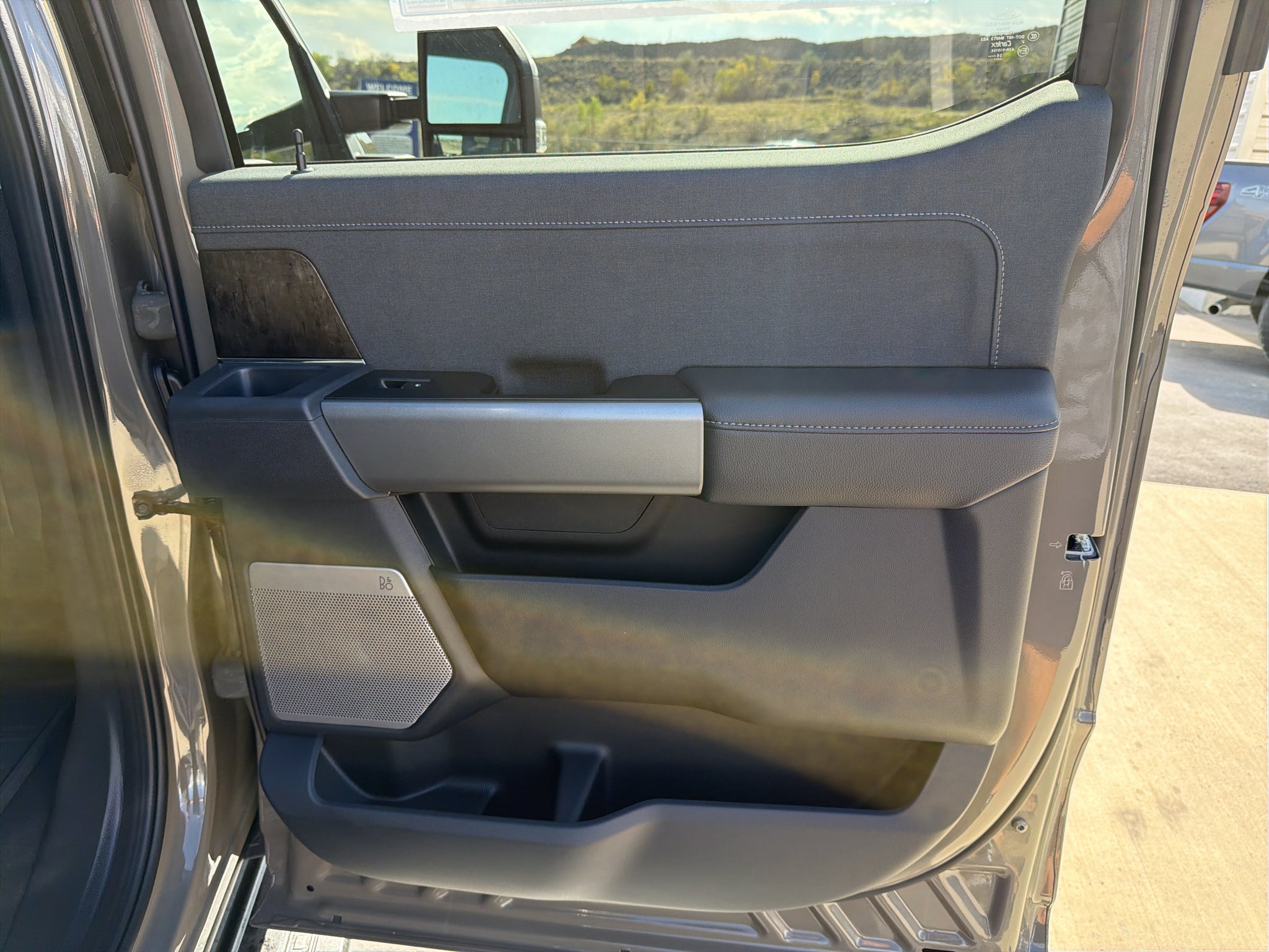 2027 Ford F-350 F-350® Lariat®