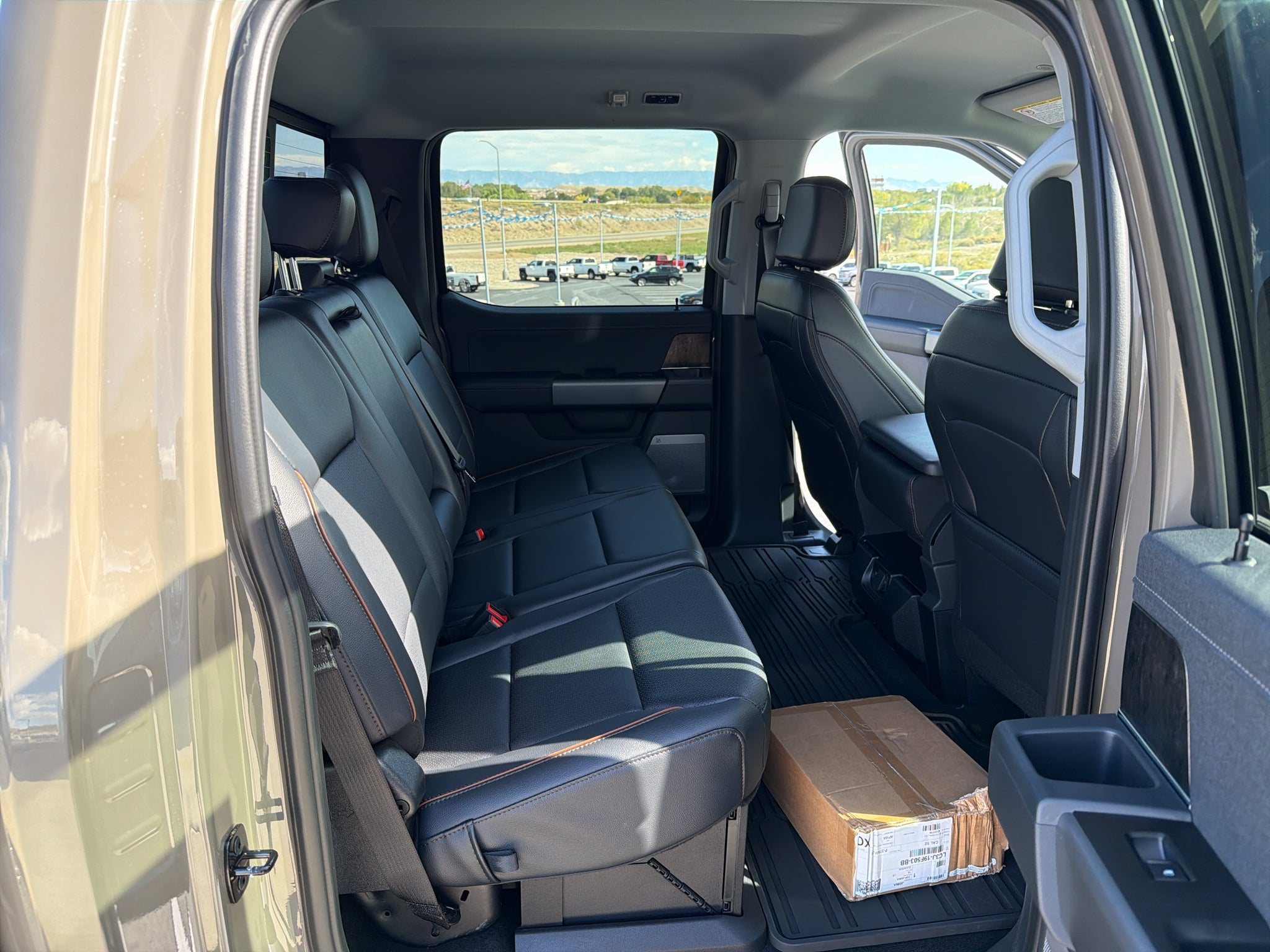 2027 Ford F-350 F-350® Lariat®