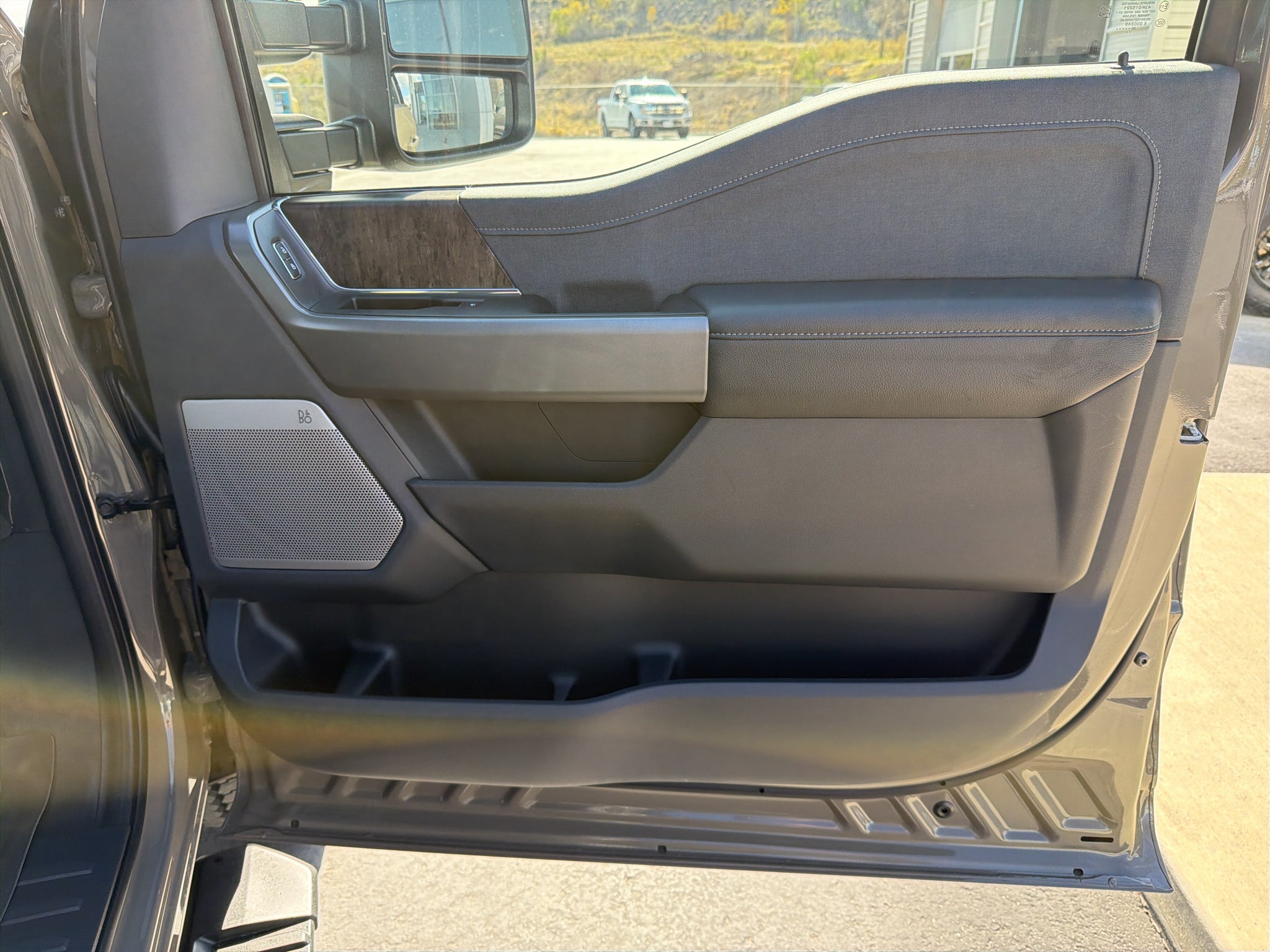 2027 Ford F-350 F-350® Lariat®