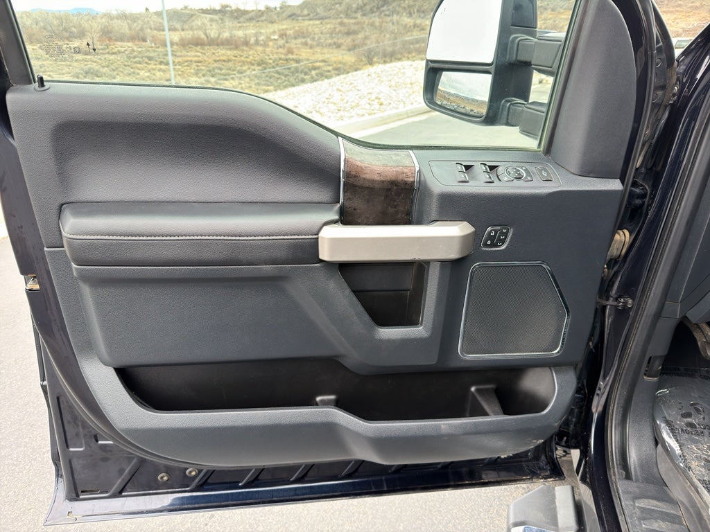 2022 Ford F-350 LARIAT