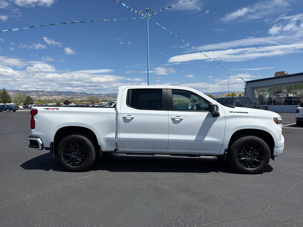 2024 Chevrolet Silverado RST