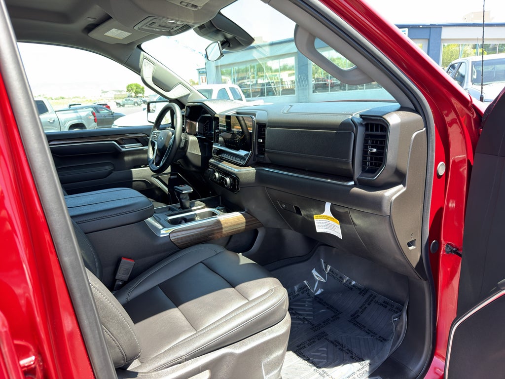 2025 Chevrolet Silverado RST