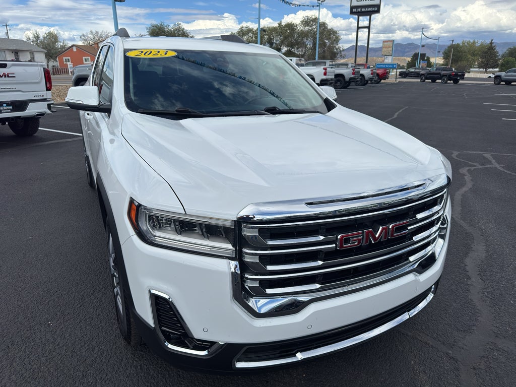 2023 GMC Acadia SLT
