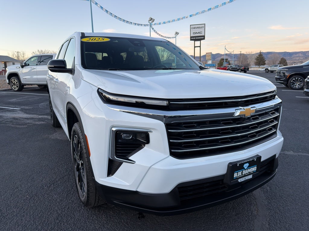2025 Chevrolet Traverse AWD LT