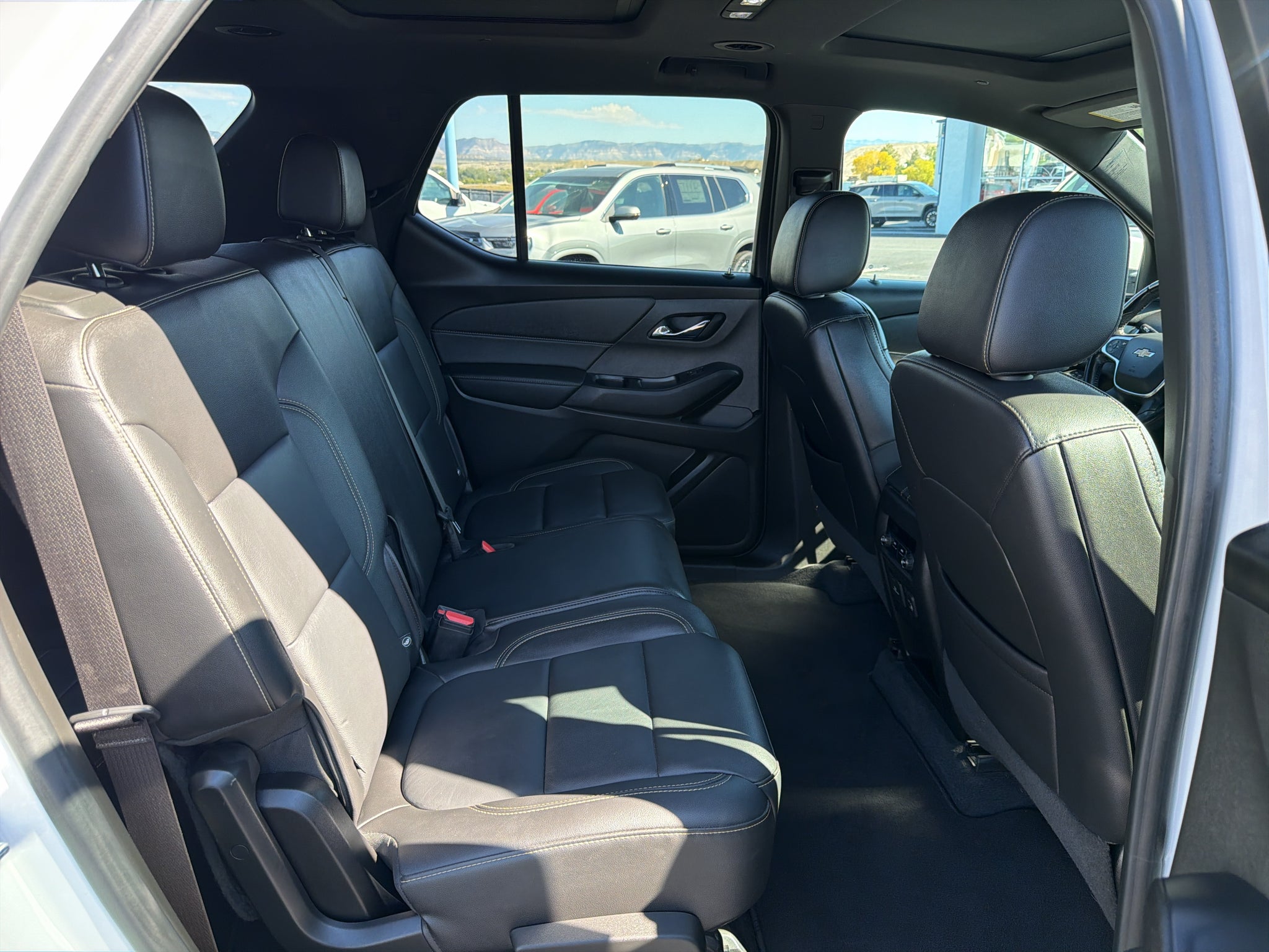 2022 Chevrolet Traverse LT Leather