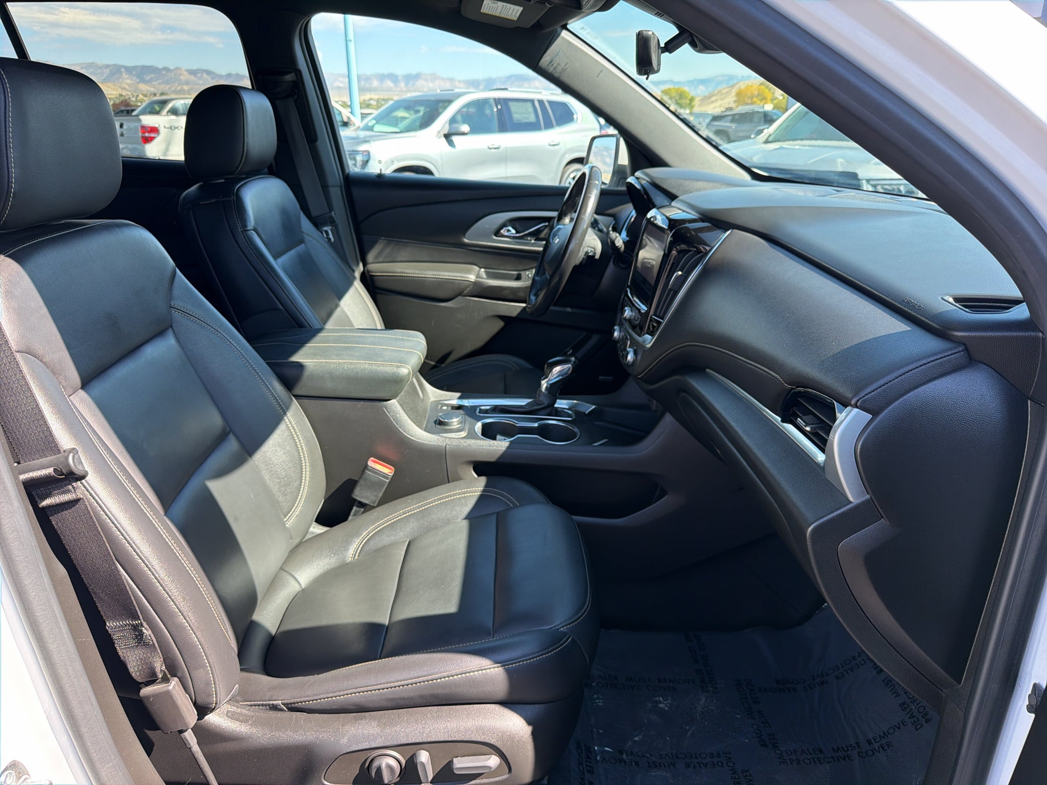 2022 Chevrolet Traverse LT Leather