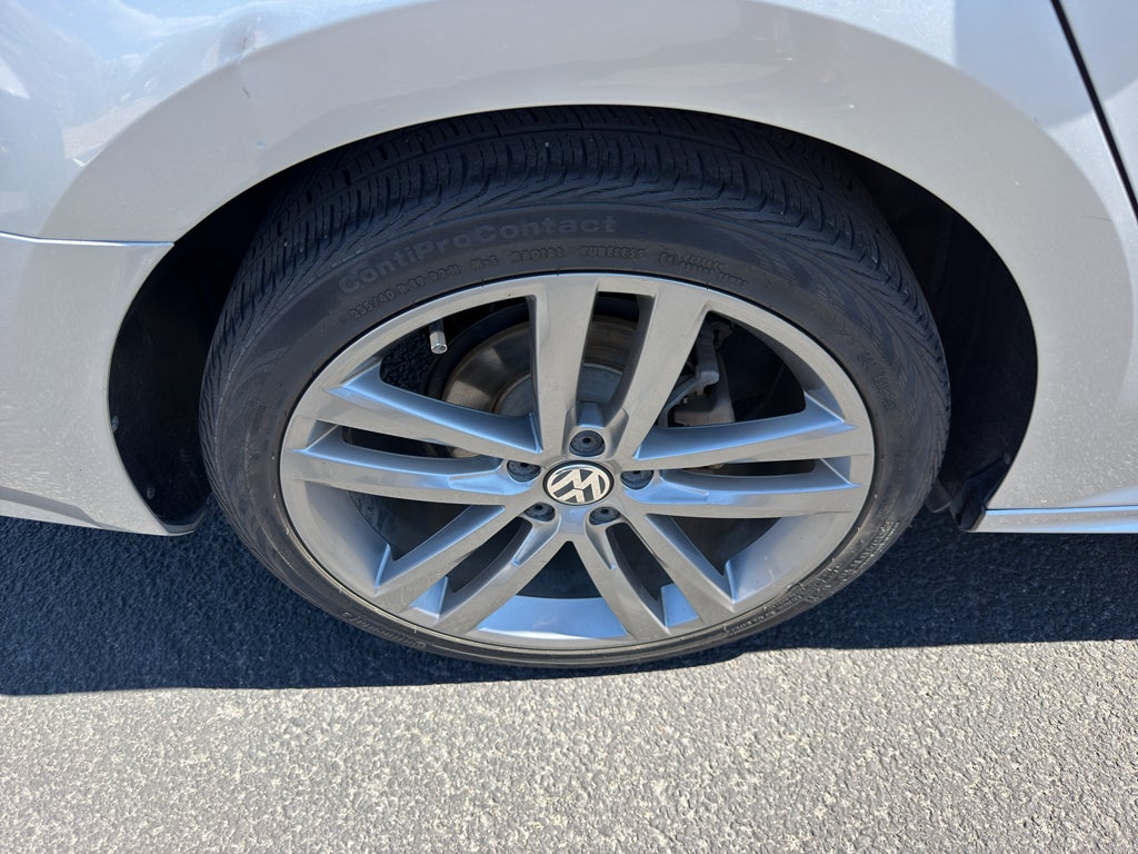 2017 Volkswagen Passat R-Line w/Comfort Pkg