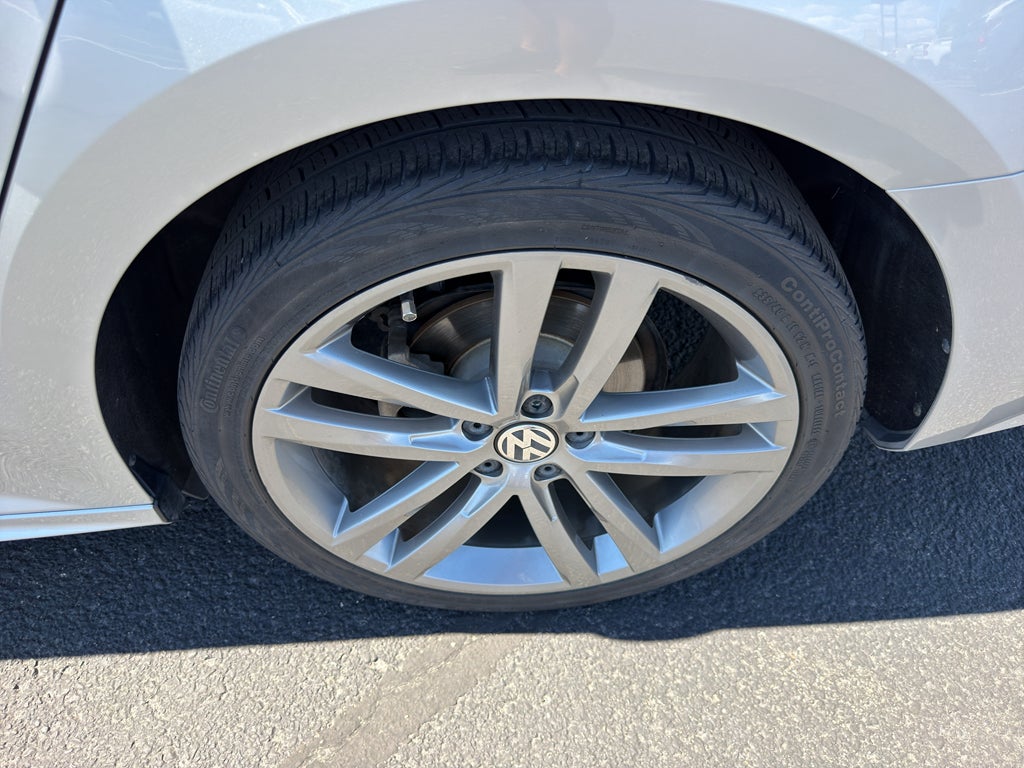 2017 Volkswagen Passat R-Line w/Comfort Pkg