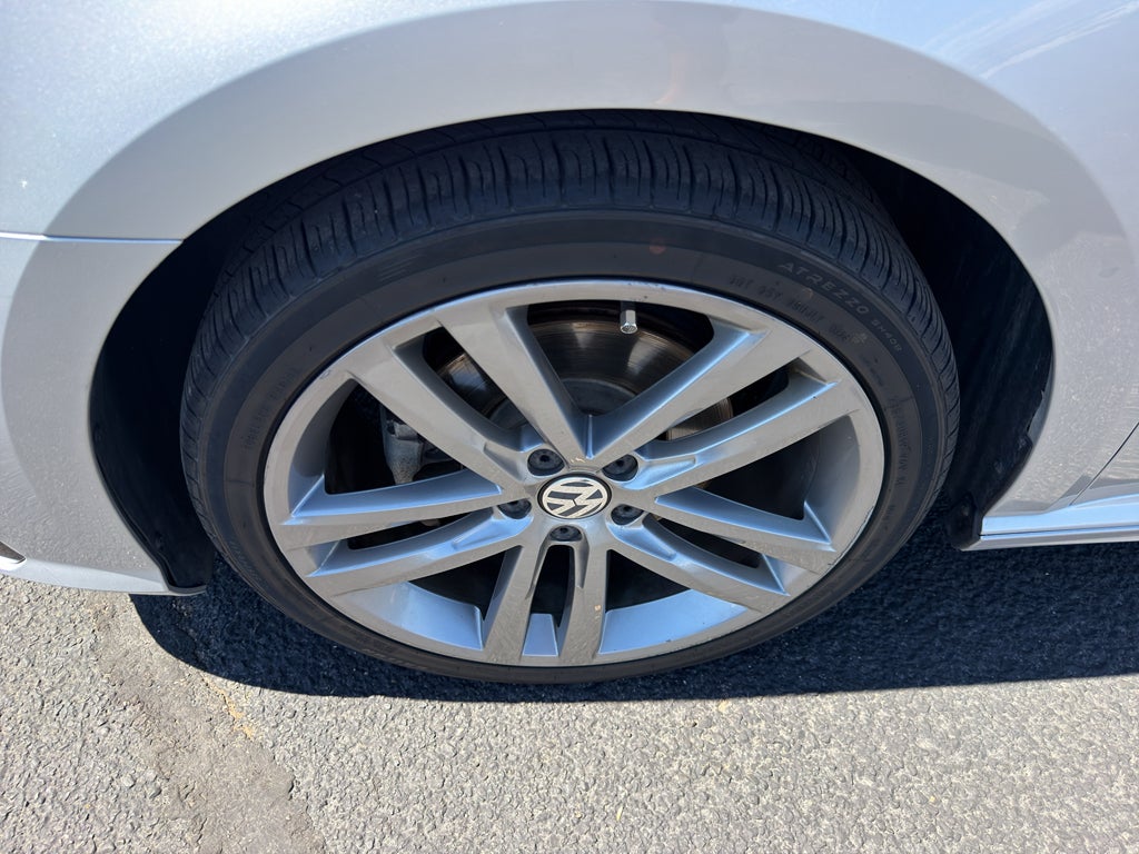 2017 Volkswagen Passat R-Line w/Comfort Pkg