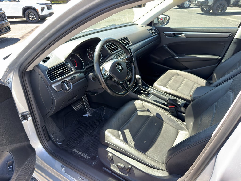2017 Volkswagen Passat R-Line w/Comfort Pkg