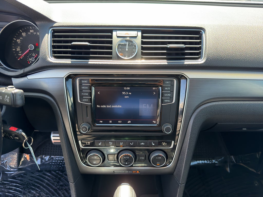 2017 Volkswagen Passat R-Line w/Comfort Pkg