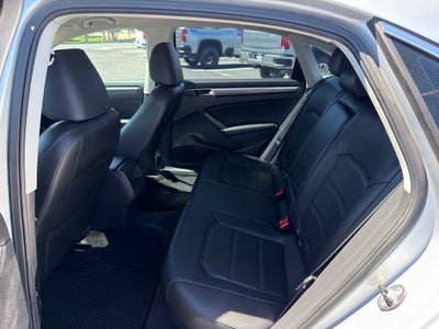 2017 Volkswagen Passat R-Line w/Comfort Pkg