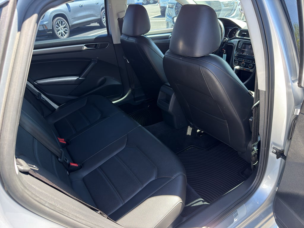 2017 Volkswagen Passat R-Line w/Comfort Pkg