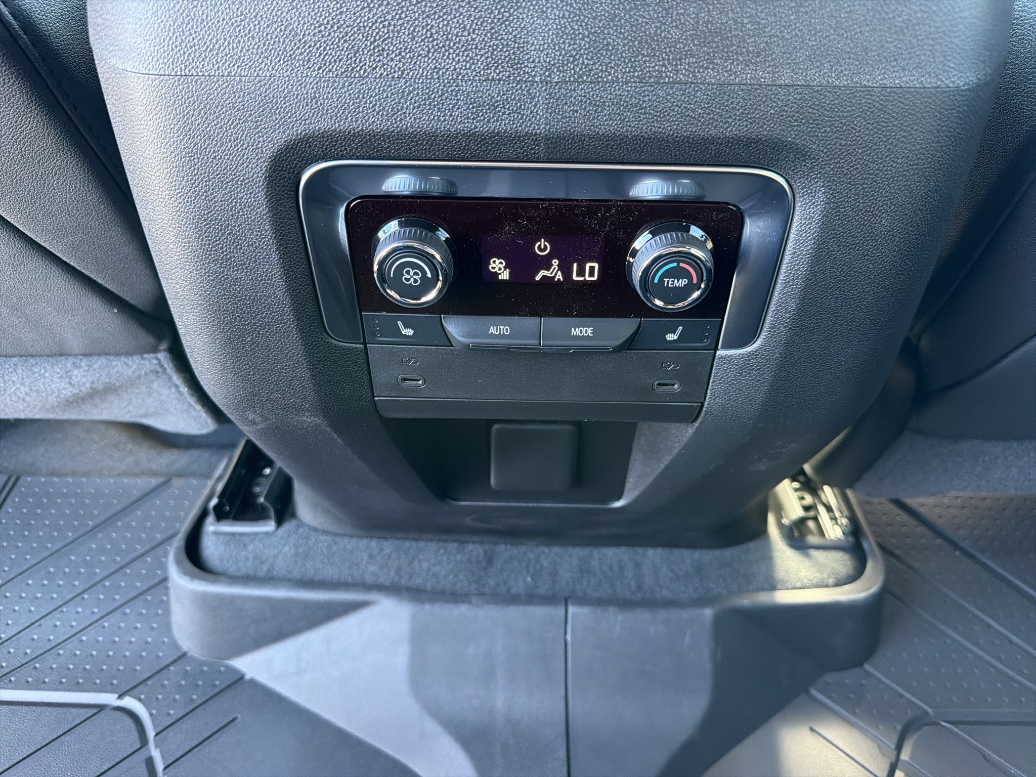 2027 Chevrolet Suburban LT