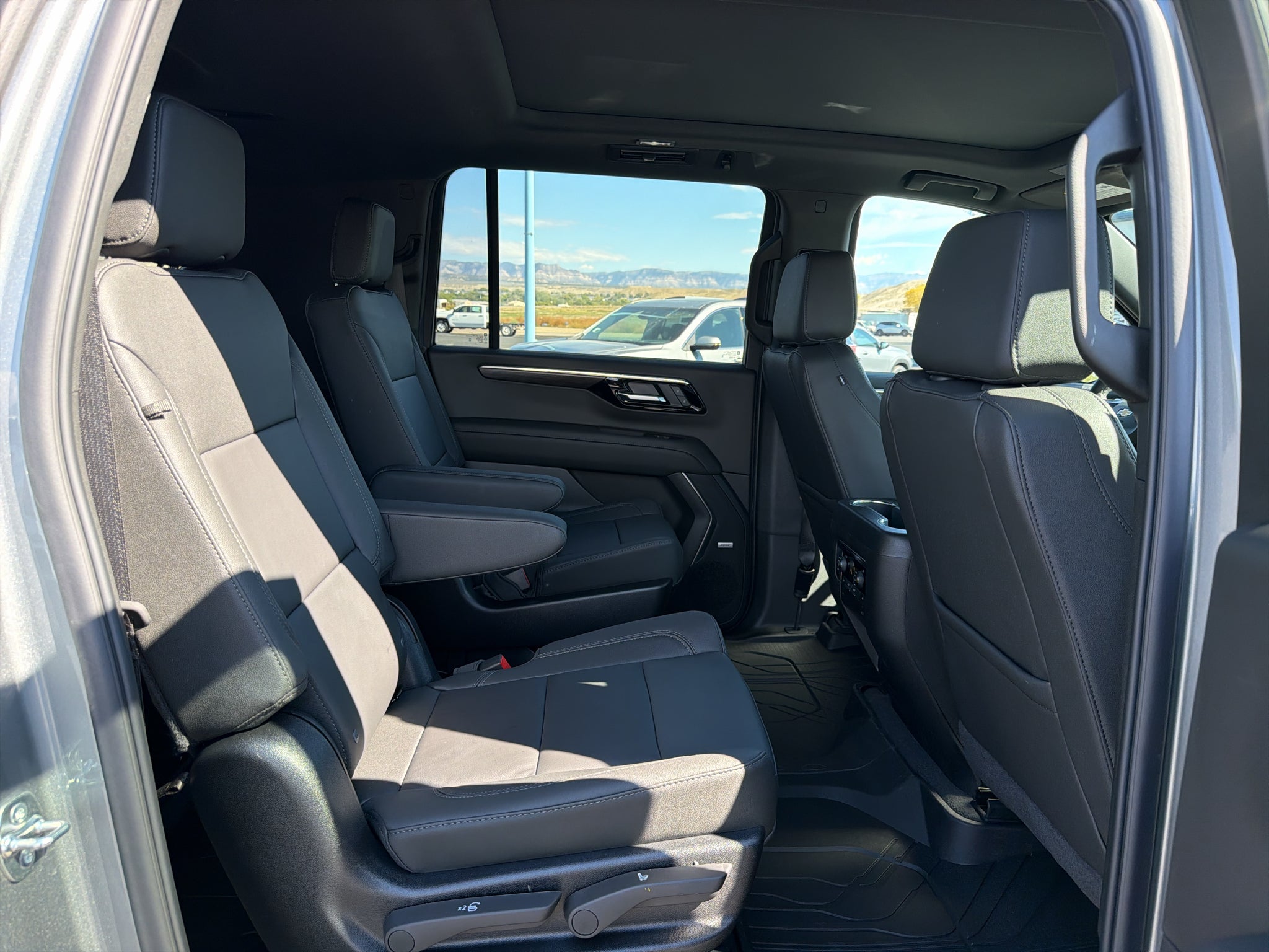 2027 Chevrolet Suburban LT